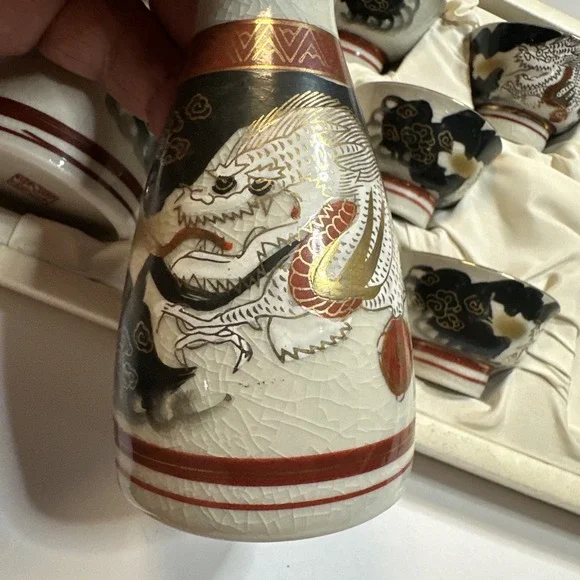 Vintage 1960's Kutani Ware Set Includes 2 Tokkuri, and 5 Matching Cups Ochoko - Picture 7 of 14